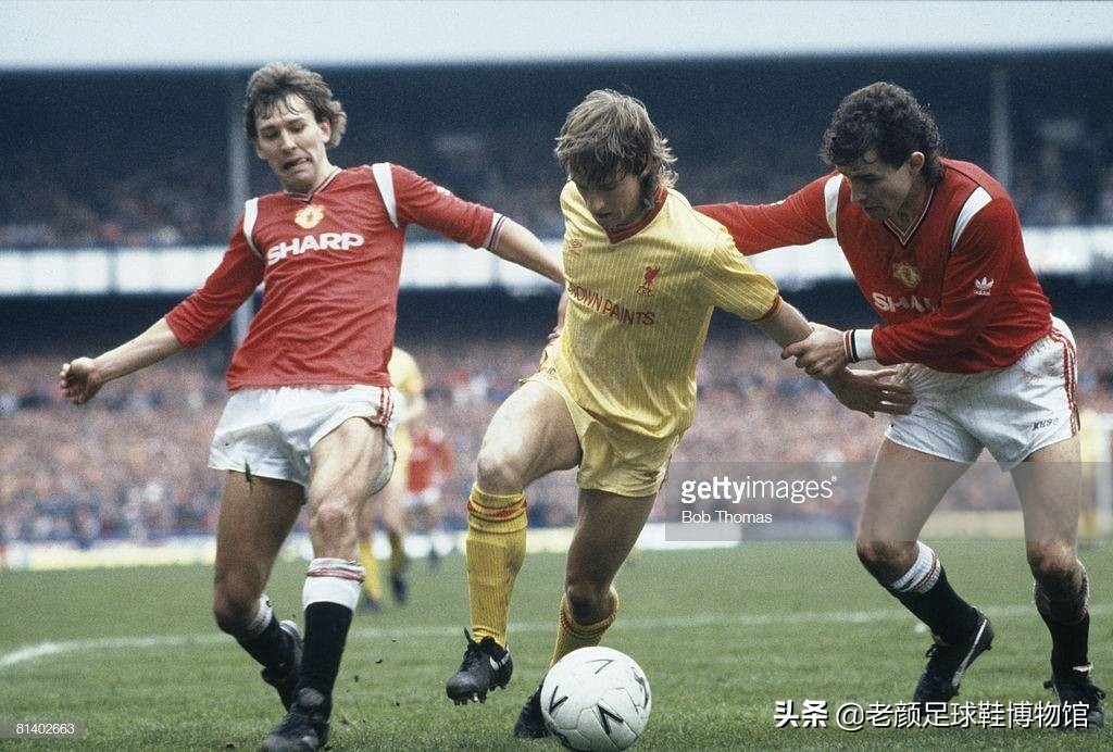 英格兰第一铁汉，骨折踢完比赛，40年前战胜曾国足，爱穿牛逼鞋