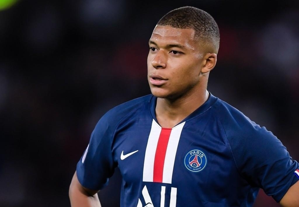 fifa足球世界梅西和vip梅西,fifa20内年度最佳阵容梅西