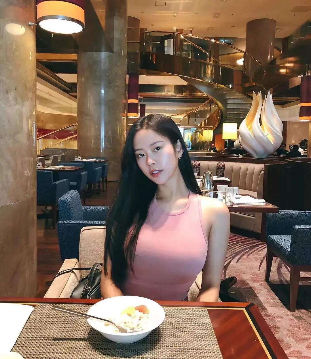 韩国中年阿姨健美,40岁的阿姨秀身材