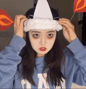 这样拍照发朋友圈的女生，也太“婊”了