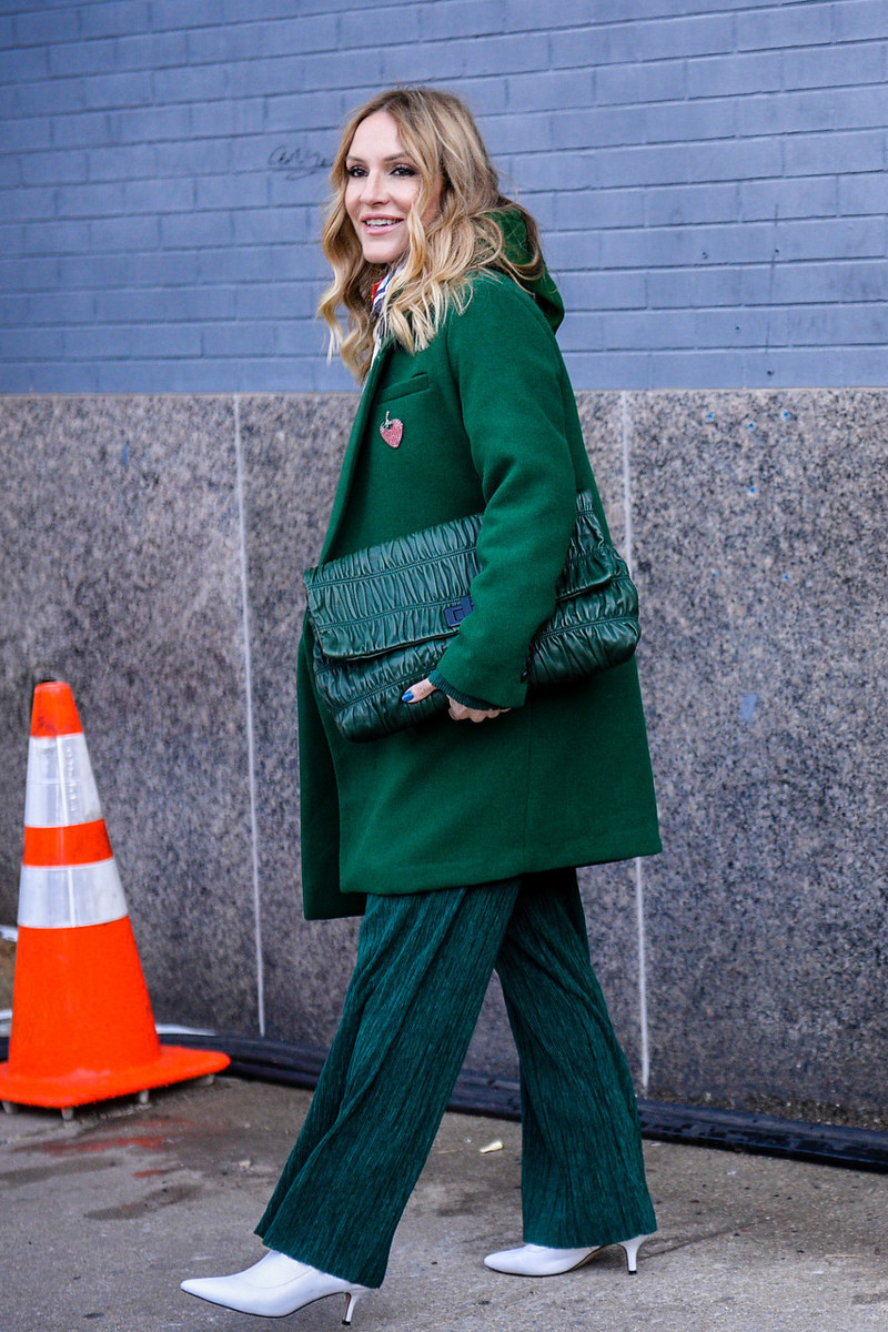 肤色搭配什么颜色好看高级,浅色系哪几种颜色搭配好看