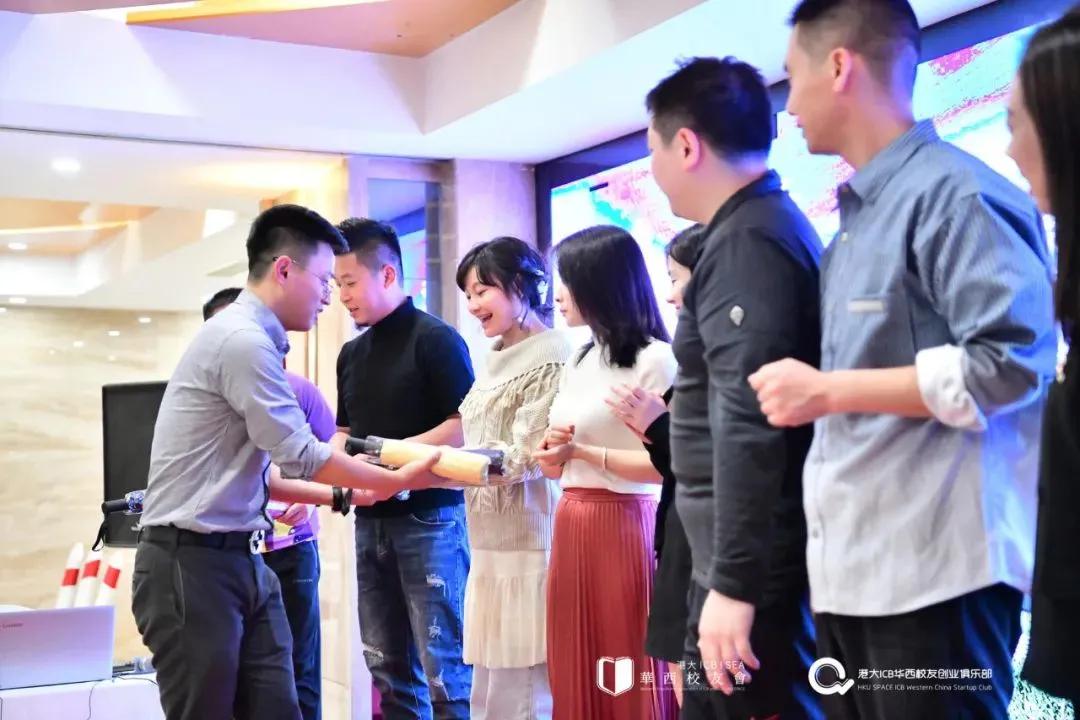 首届“鹏飞成都，凝聚友情”深蓉校友足球友谊赛成功举行