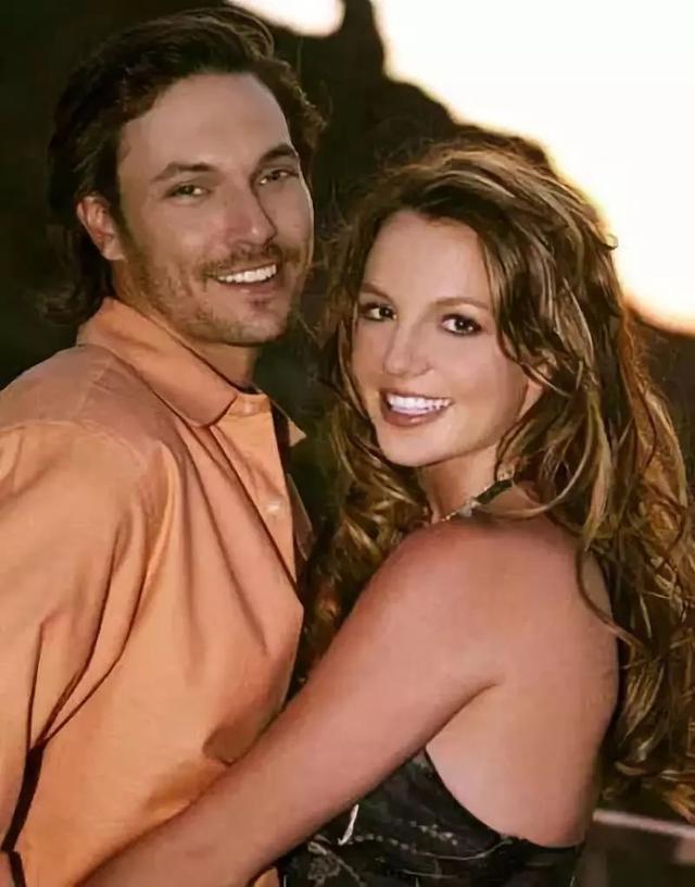 21岁被男友勒索,被父亲控制成精神病