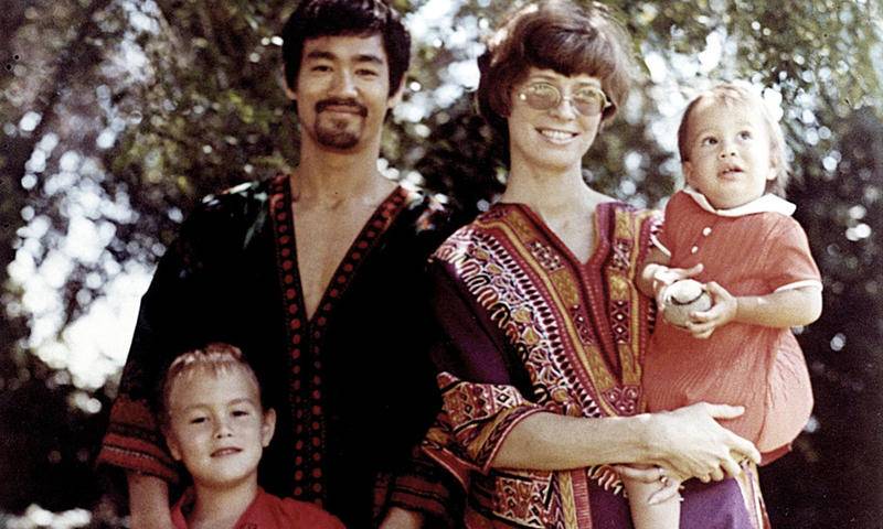 李小龙传奇打黑社会老大,李小龙传奇第一次打倒黄皮小子