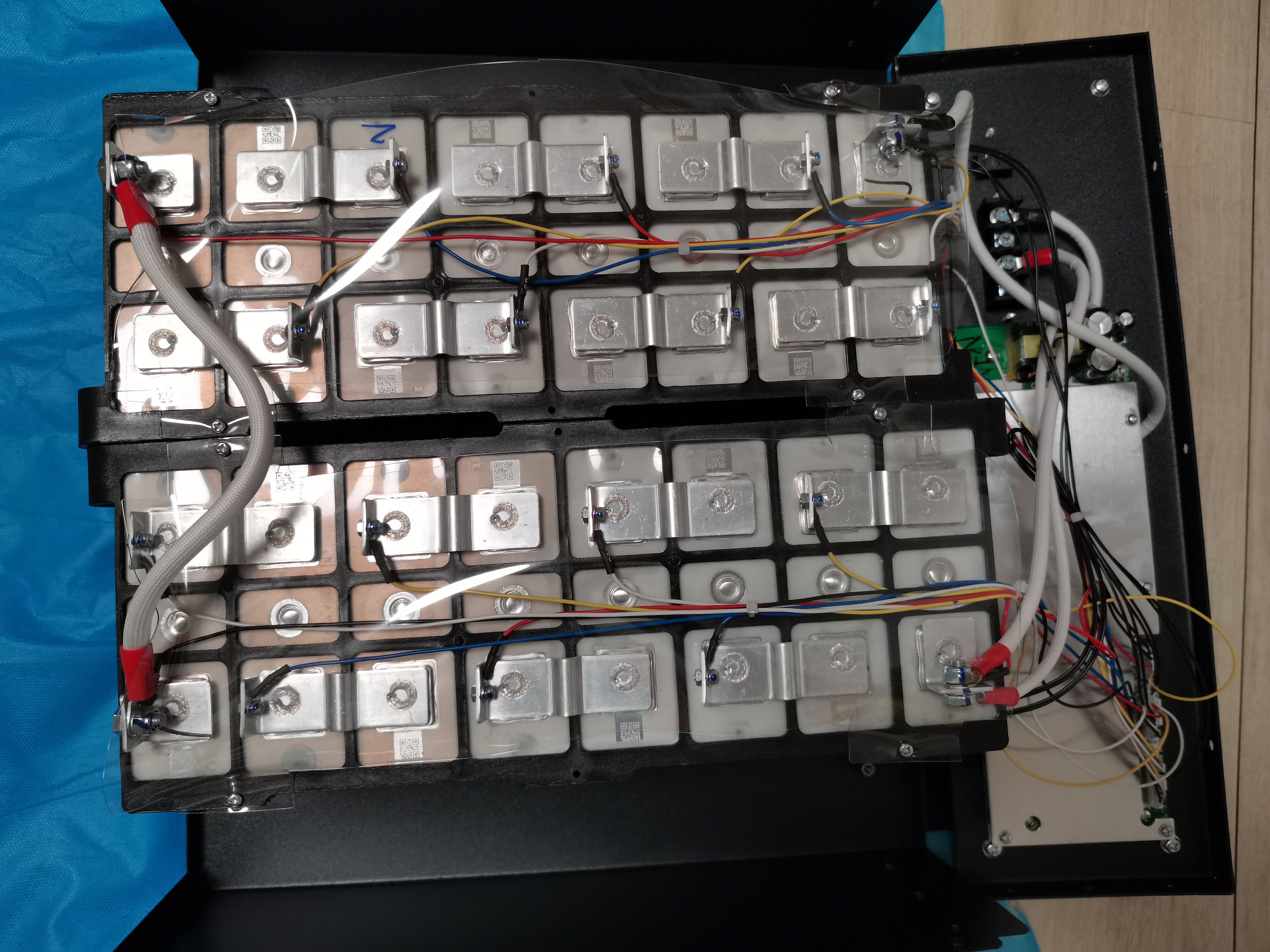 磷酸铁锂做三轮车电池,给电动三轮做一个磷酸铁锂电池