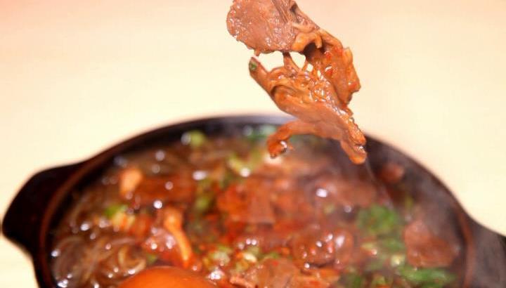 白菜牛肉砂锅粉丝,家庭版砂锅牛肉粉丝