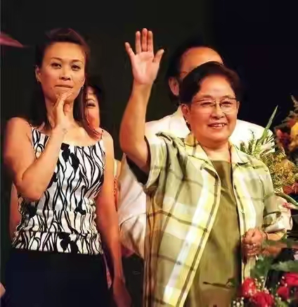 明星那英的婚姻及子女状况,歌手那英和高峰结婚了吗