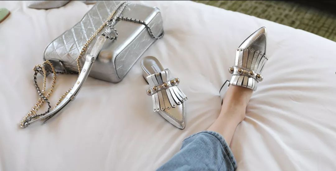 闊╁墽濂宠绌挎惌鍝佺墝,闊╁墽濂充富绌挎惌鍝佺墝