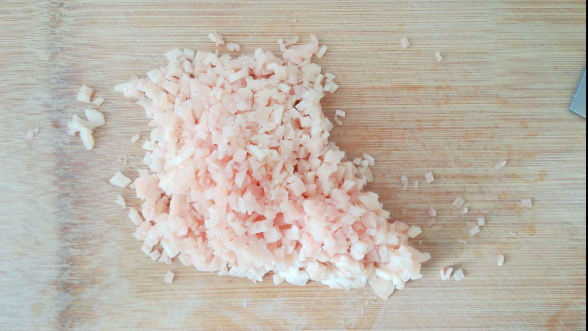 辅食一定要吃点高钙的食物,盲目补钙会不会致小儿钙过量