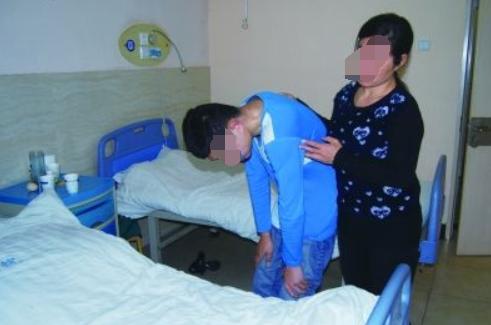 b27阴性的强直性脊柱炎有什么症状,强直性脊柱炎的症状是什么引起的