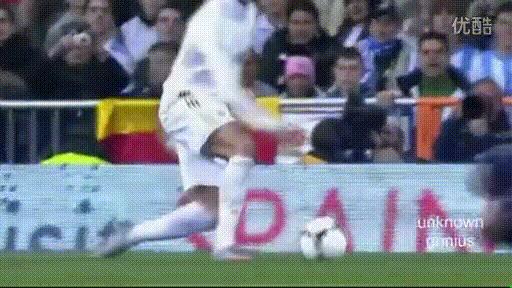 球王也假摔？盘点C罗假摔