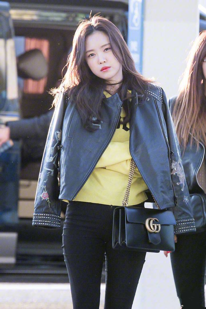 南韩妖精孙娜恩穿搭,孙娜恩春日游穿衣搭配