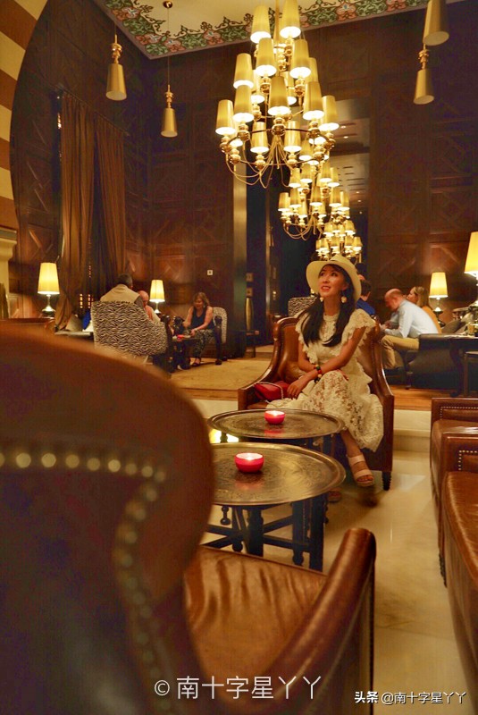 一半沙漠一半海洋图片,一半沙漠一半湖水