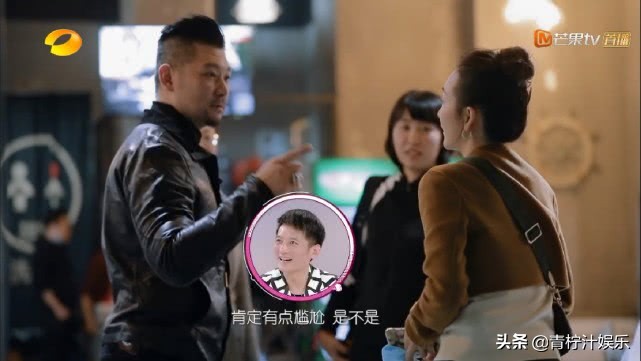 同回到娘家，林允爸妈做13道菜给女儿吃，王鸥和母亲坐姿显生疏