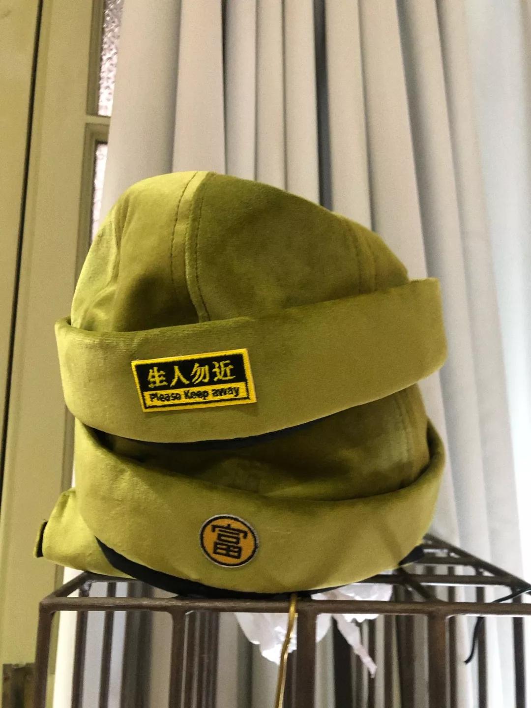 专访|“头大戴不下”怎么办?帽匠设计师Coco跟你聊帽子的学问