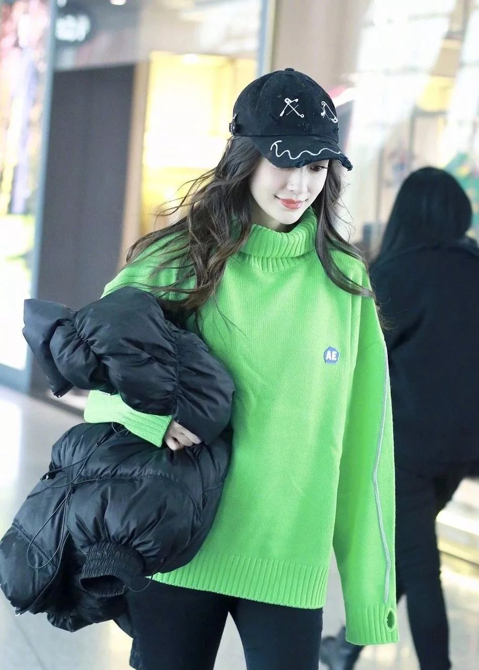 周洁琼穿砂糖匡威鞋,周洁琼鞋