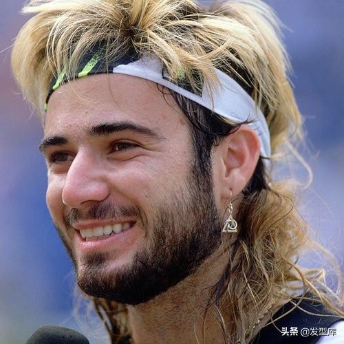 50岁鲻鱼头烫发发型,短发发型女2020流行发型鲻鱼头