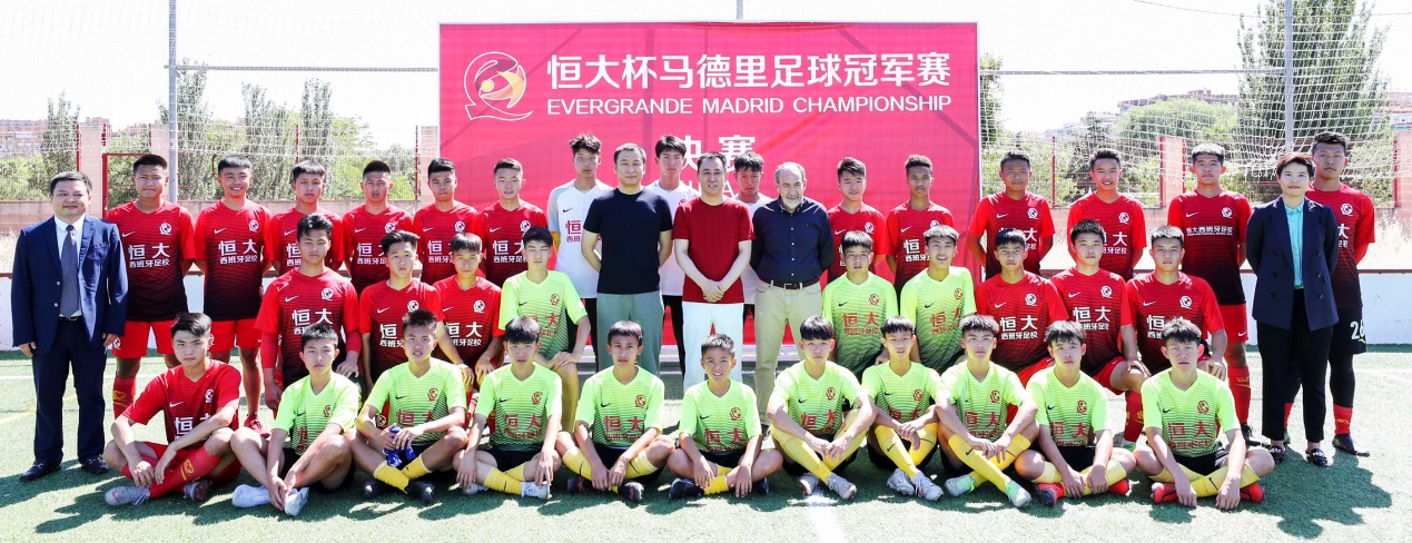 许家印对国足贡献,许家印和里皮拥抱