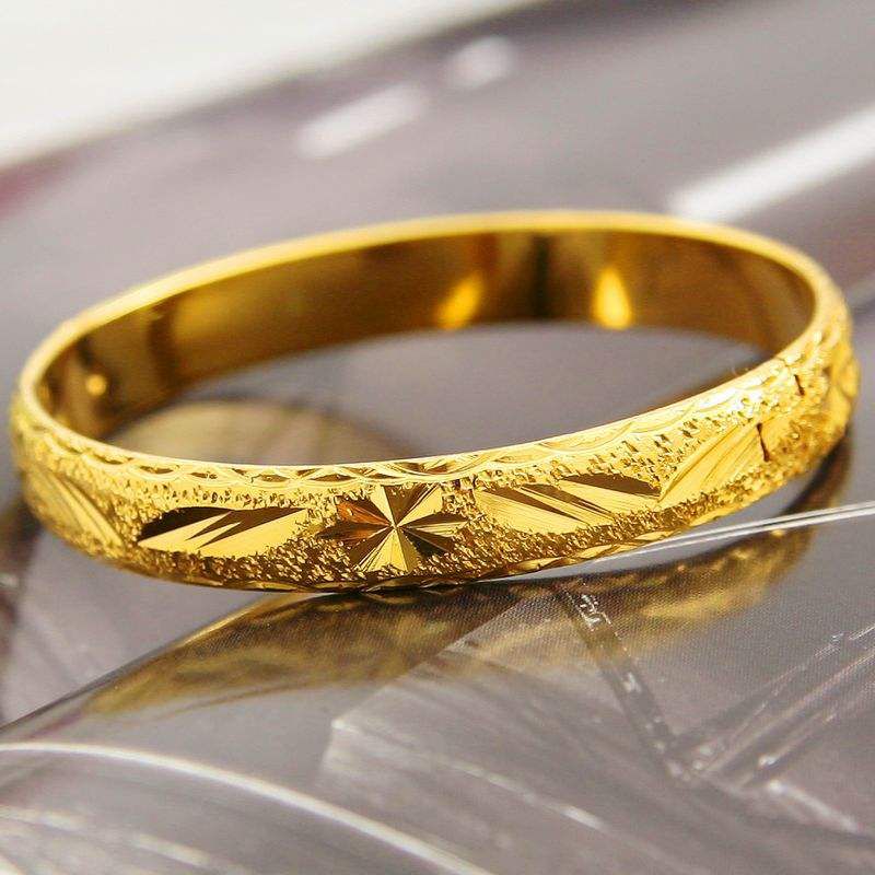 黄金圆棍手镯和扁平手镯优缺点,怎么看自己适合什么样的黄金手镯