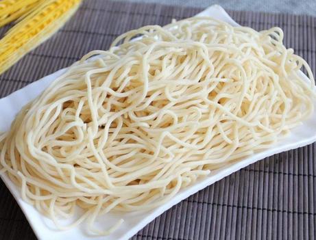 方便面炒面怎么弄才好吃不粘锅,炒粉炒面怎么做不粘锅还炒不成形