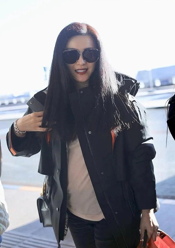 范冰冰久违现身身材发福,范冰冰发福大肚腩