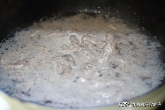 做手擀面用不用醒面,做手擀面里面需要加鸡蛋吗