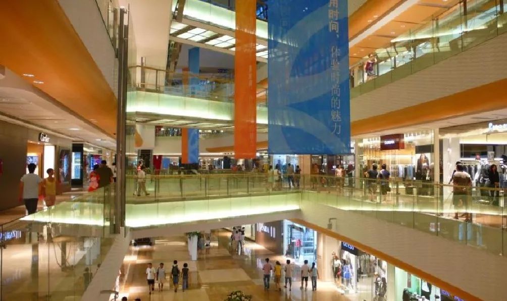 年销售额32亿！一个体育老师打造的商场，在深圳竟火了11年
