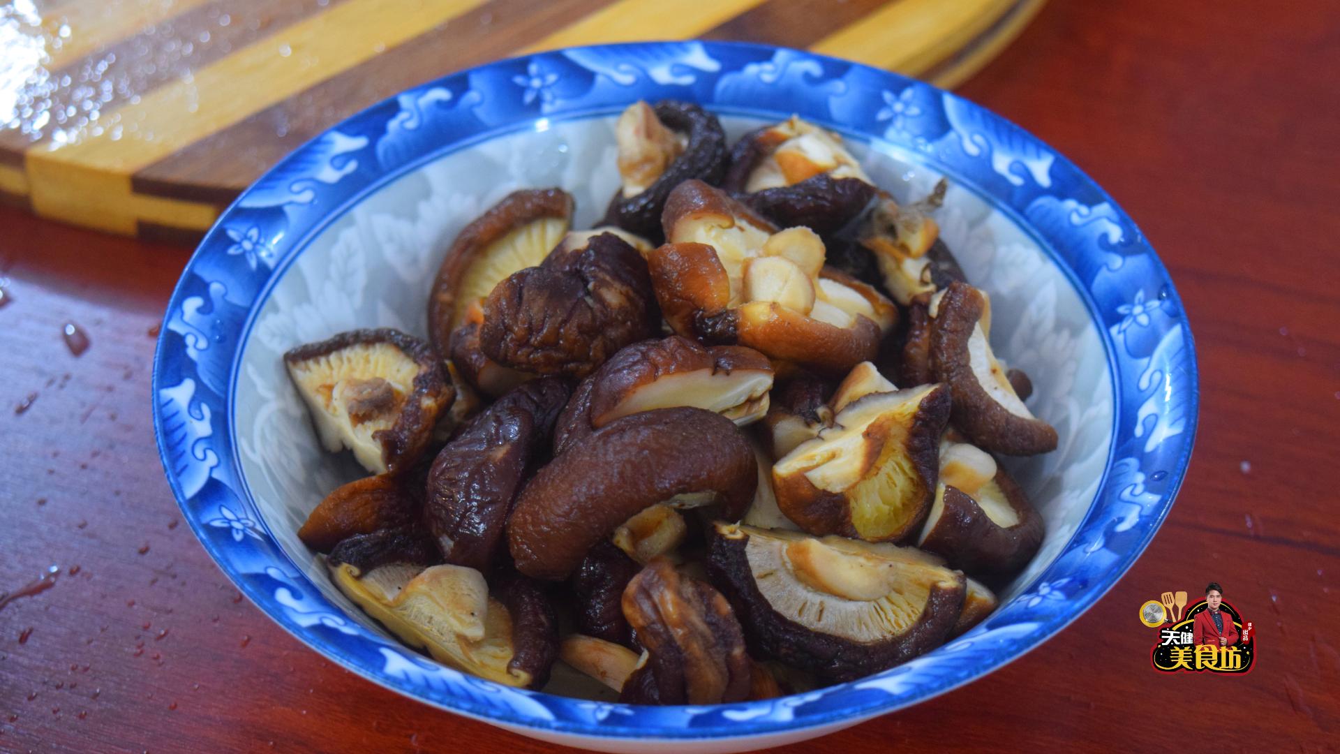 香菇炒鸡肉的做法简单好做又好吃,香菇炒鸡肉的家常做法王刚