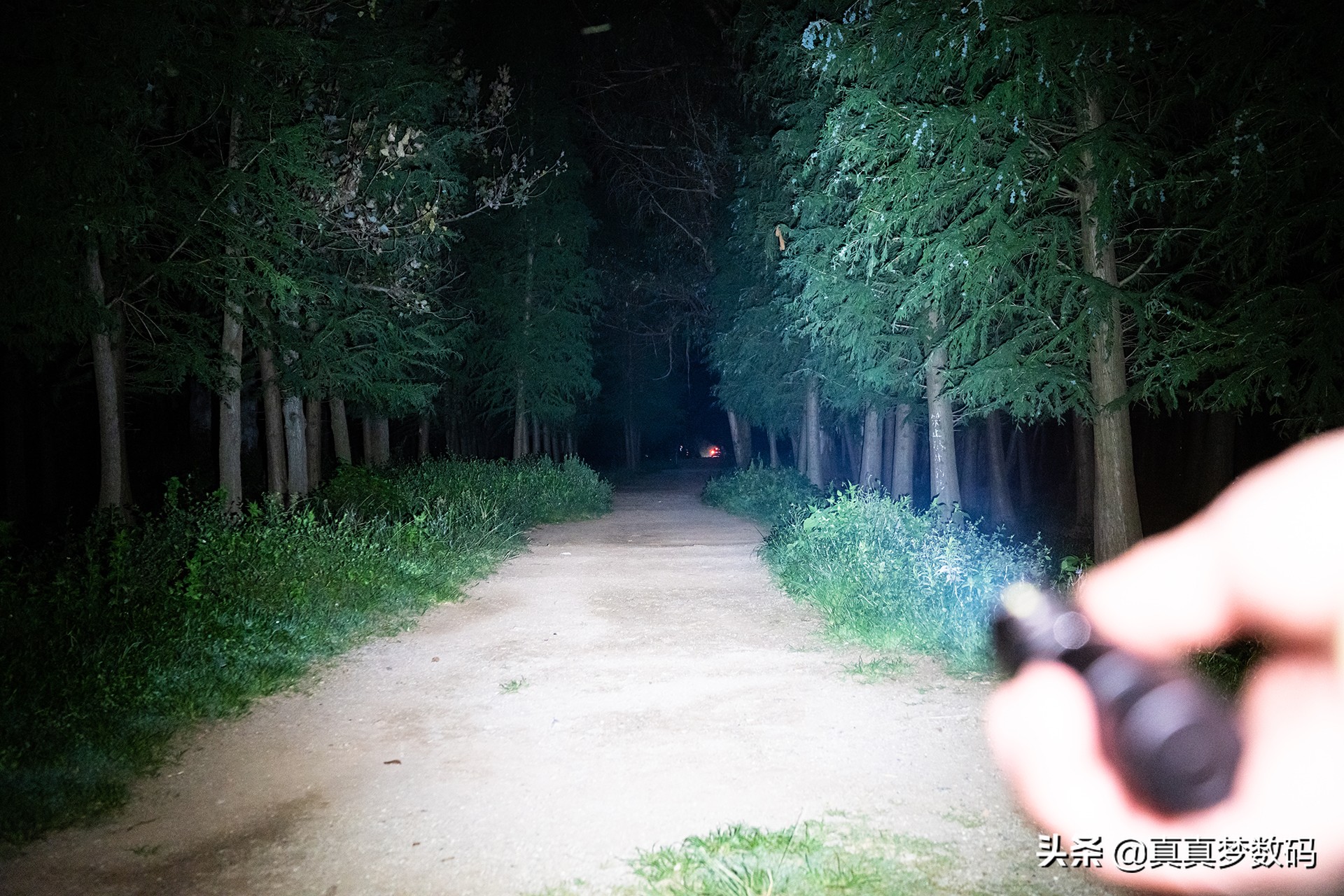 2021强光手电选购经验篇一:盘点我的高性价比强光手电筒