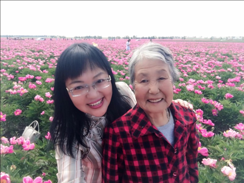 鎴戠殑姣嶄翰骞朵笉浼熷ぇ璇綍,姣嶄翰骞朵笉瀹岀編浣嗕細绔敖鍏ㄥ姏