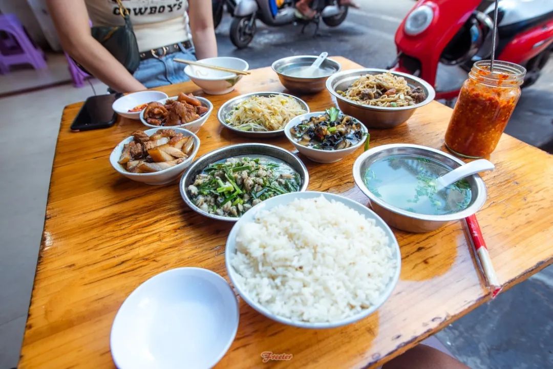 海南牛腩饭哪家最好吃,海口清汤牛腩饭