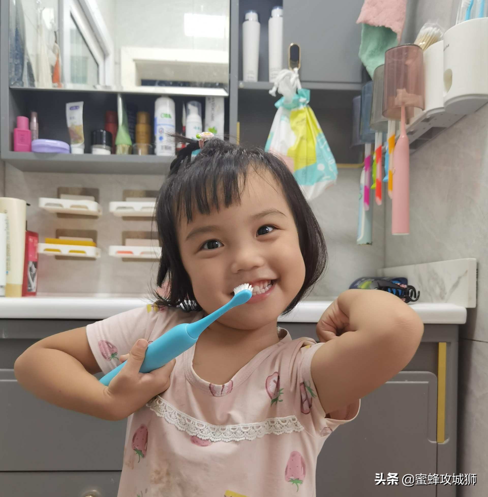 孩子牙齿问题多怎么挑选儿童牙刷,小孩的牙齿柔弱儿童牙刷如何选择