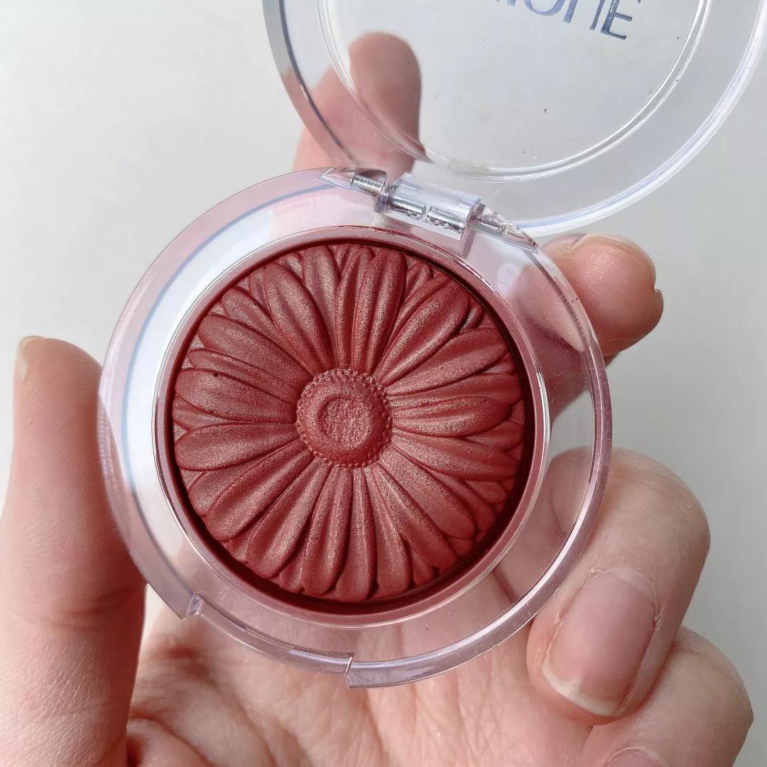 黄皮彩妆推荐一套还是二套,适合黄皮的大牌彩妆推荐眼影