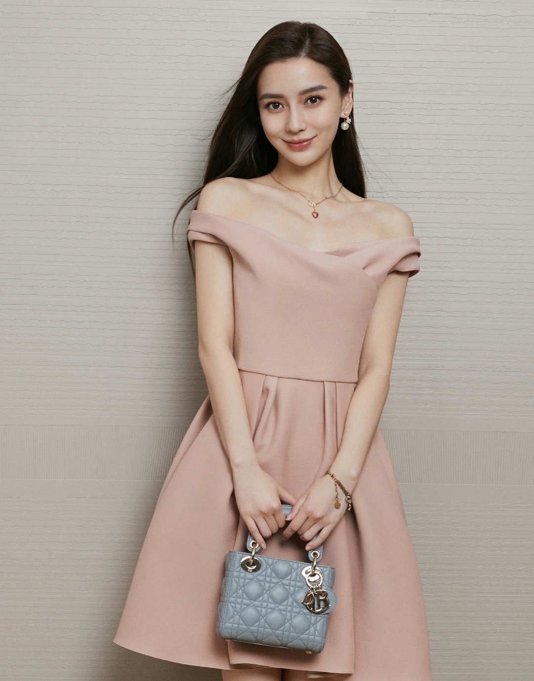 baby穿的超显腿长,baby短裙露脐装