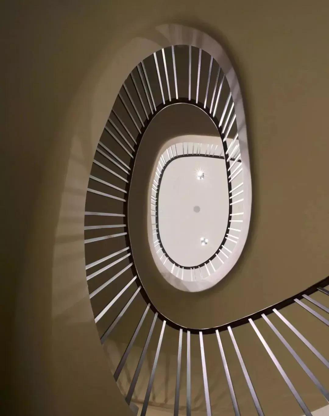 世界最奢华金色楼梯扶手,最奢侈旋转楼梯