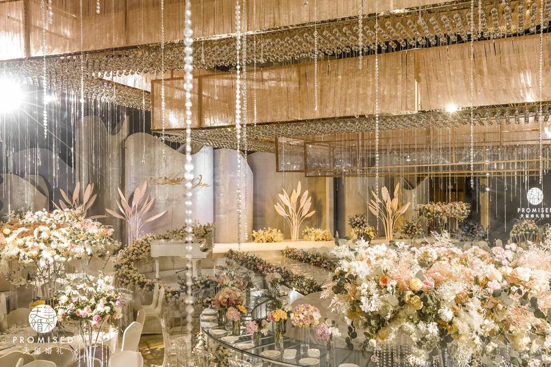 迪拜奢华梦幻婚礼布景,迪拜奢华婚礼布置过亿