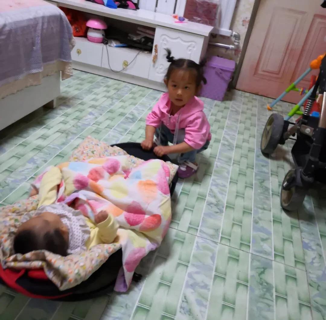 儿童普通红点和白血病红点,白血病初期小红点图一岁宝宝