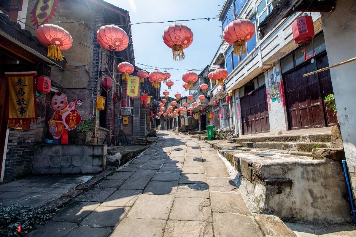 重庆主城唯一坐落于长江边的古镇,重庆有个破败不堪的古镇