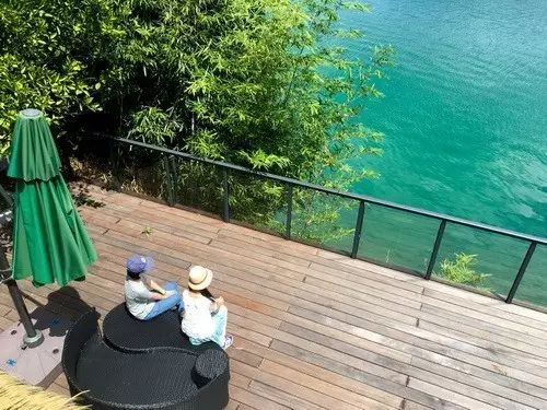 为钓鱼建房子,为了钓鱼在河边盖了房子