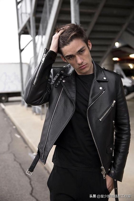 没钱买衣服，所以选择困难症？男子这么穿省钱还多选