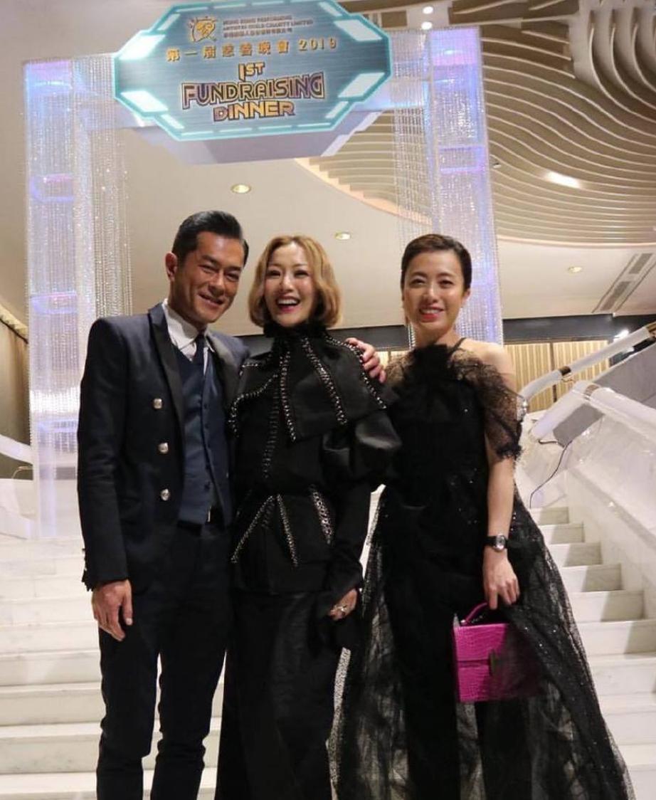 郑秀文和钟楚红同框合影,郑秀文钟楚红为啥成闺蜜