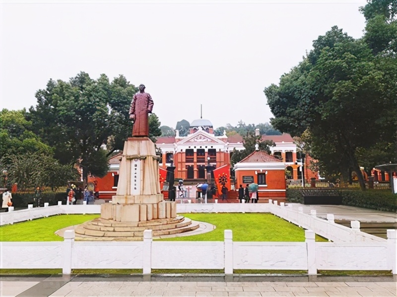 初心闪耀英雄城感恩奋进新时代,以热血和忠诚铸就英雄城市