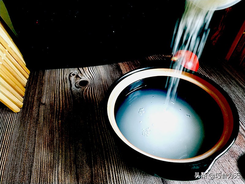 用砂锅焖饭怎么焖,十八分钟砂锅焖饭不糊底