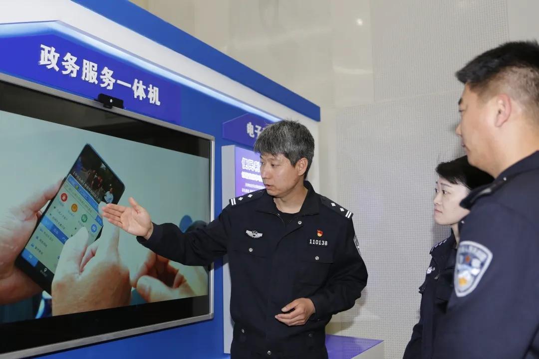 【我在岗位上】2021年全国五一劳动奖章获得者毛博文他为服务群众插上警务科技的翅膀