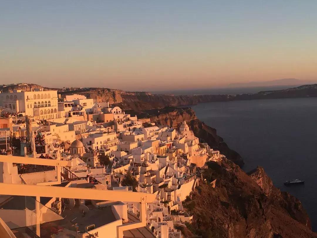 希腊爱琴海圣托里尼岛报团直播,没去过希腊爱琴海畔的圣托里尼