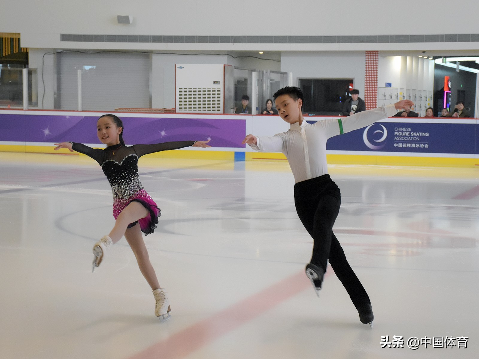 花滑全国大奖赛开赛,花滑比赛现场报道