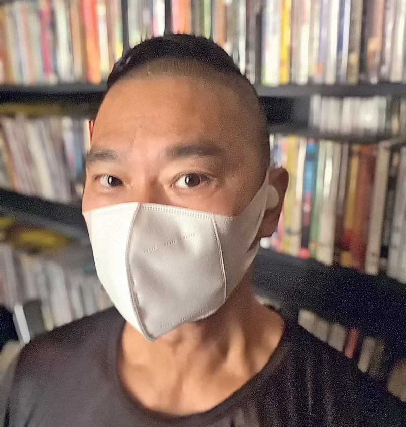 在家吃中药自救！香港明星设计师确诊3天仍未获医院收治：一直等