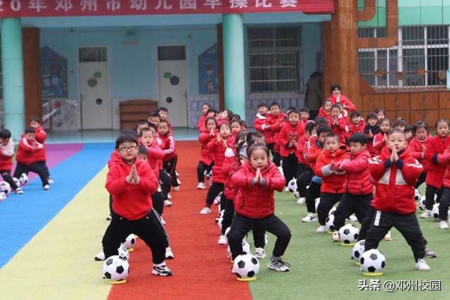 幼儿园体能活动走跑跳集体操,幼儿园运动会跳跳乐分合跳