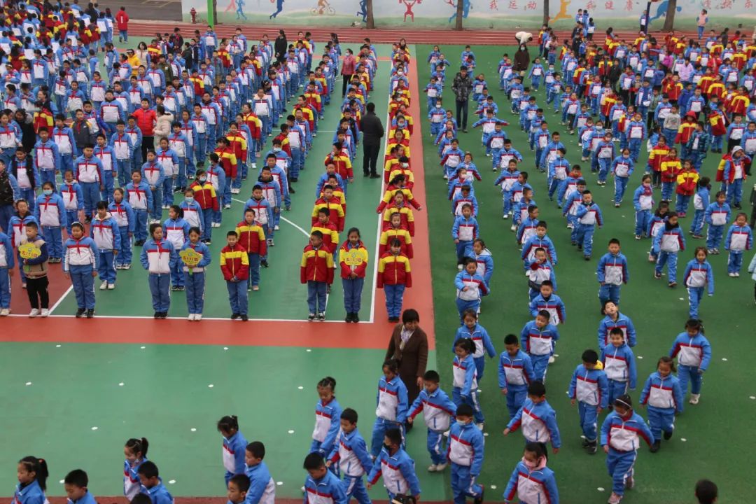 健雅少年“跑步乐”—东平县第二实验小学举行“快乐跑步”真有趣