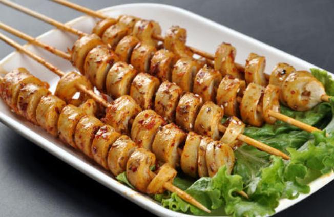 目前摆地摊小吃哪一种最好的,5种摆摊就赚钱的地摊小吃